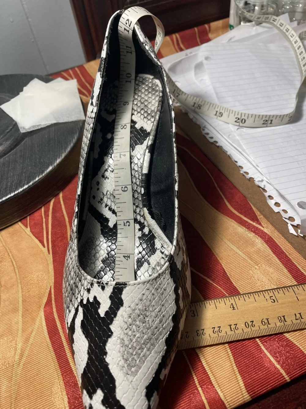 EUC Zara black white‎ snakeskin  print black heels